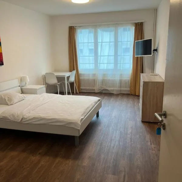 Zimmer mit geteiltem Bad & Küche, hotell i Brugg