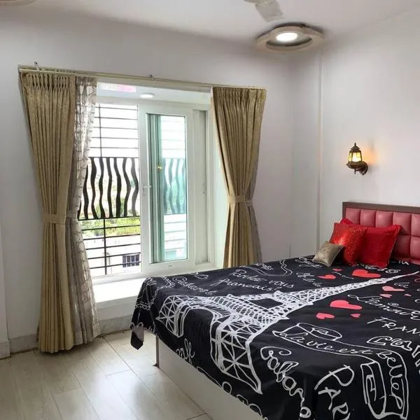 Luxury 3BHK Aprtmnt City View Balcony HSpeed Wifi Free Parking, hotel in Kolkata