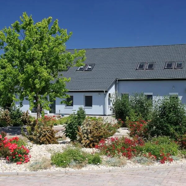 Hédervári Lovas Vendégház, hotel v destinaci Hédervár