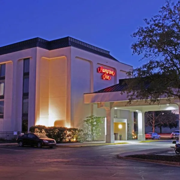 Hampton Inn Norfolk/Chesapeake - Greenbrier Area, хотел в Чесапийк