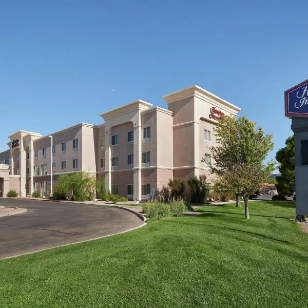 Hampton Inn & Suites Roswell, готель у місті Розвелл