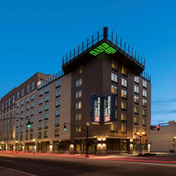 Hilton Garden Inn Louisville Downtown: New Albany şehrinde bir otel