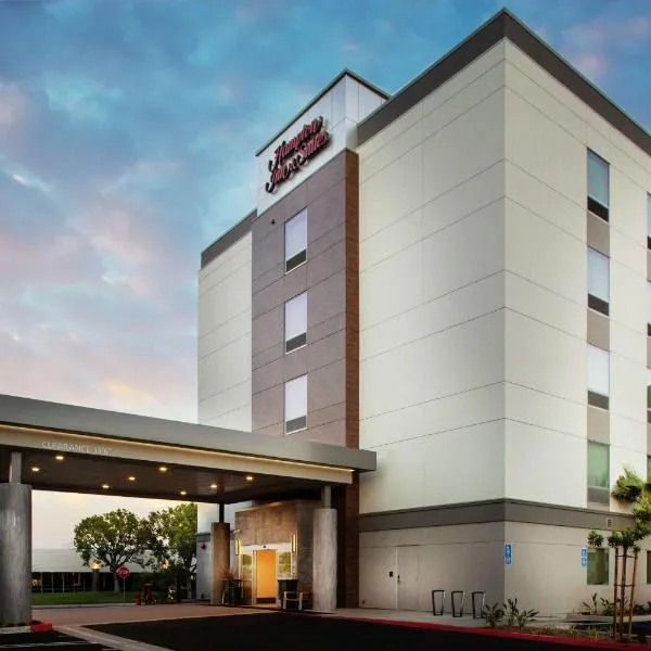 Hampton Inn & Suites Irvine/Orange County Airport, hotell i Irvine