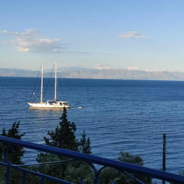 Blue and white apartments 3, hotel di Benitses