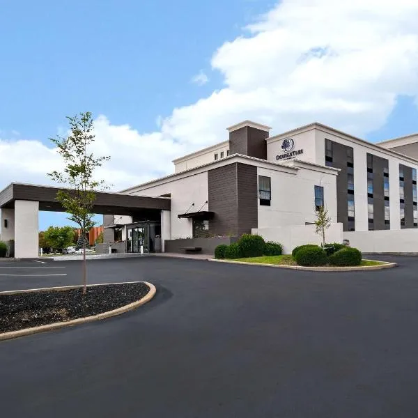 DoubleTree by Hilton St. Louis Airport, MO, hotel di Woodson Terrace
