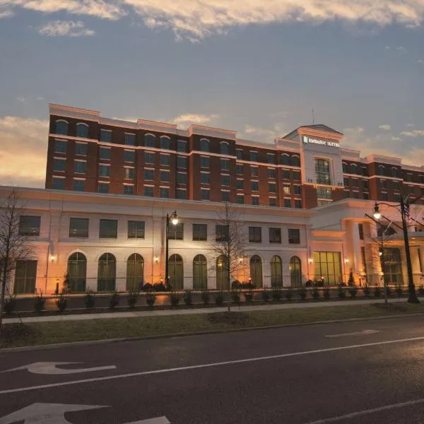 Embassy Suites by Hilton Tuscaloosa Alabama Downtown，塔斯卡盧薩的飯店