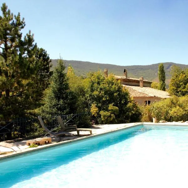 Le Moulin de la Viorne, gîte avec piscine au cœur de la nature en Haute-Provence, hotel v destinaci Les Omergues