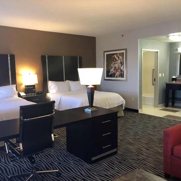 Hampton Inn and Suites Tulsa Central, khách sạn ở East Tulsa