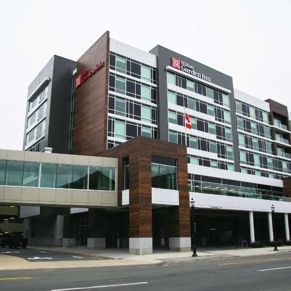 Hilton Garden Inn Fredericton, хотел в Фредериктън