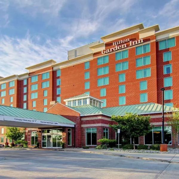 Hilton Garden Inn Ottawa Airport, хотел в Nepean