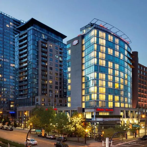 ハンプトンイン & スイート バイ ヒルトン バンクーバーダウンタウン（Hampton Inn & Suites, by Hilton - Vancouver Downtown）、バンクーバーのホテル