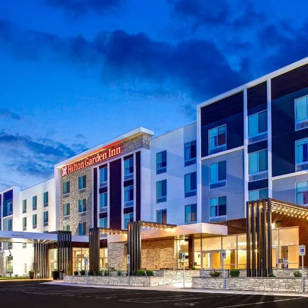 Hilton Garden Inn Cedar Rapids โรงแรมในแมริออน