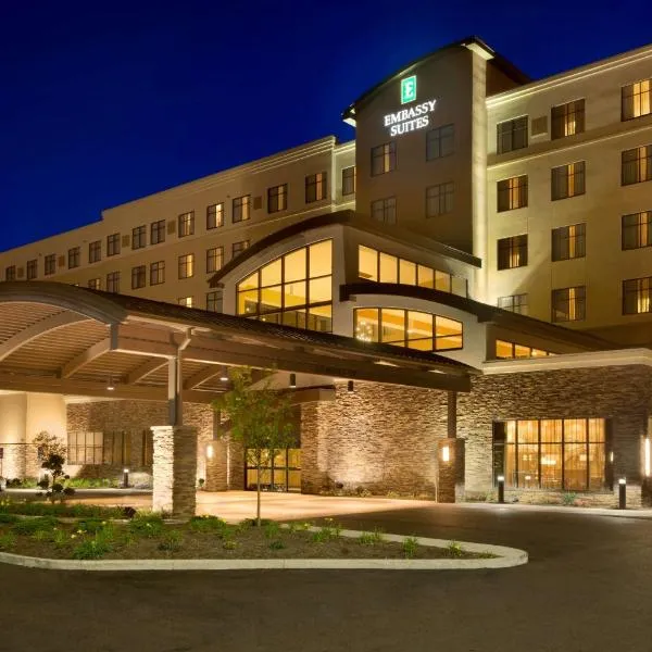 Embassy Suites by Hilton Akron Canton Airport, hotel em Lake Cable