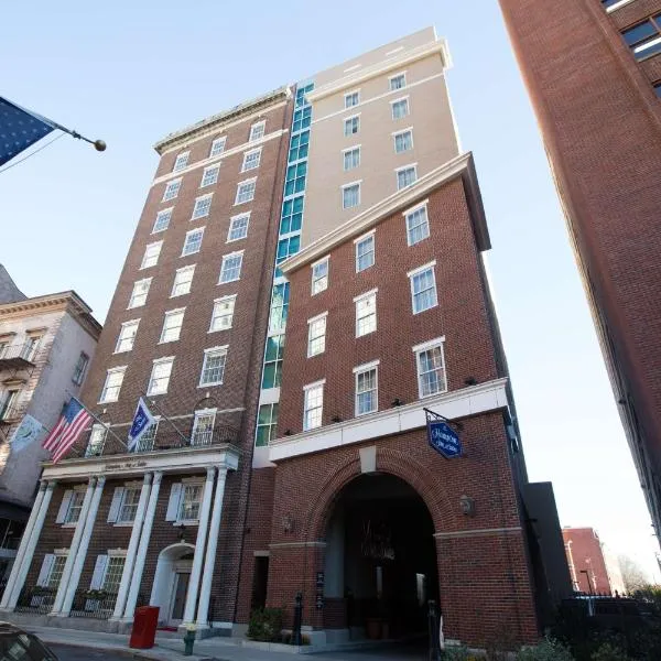 Hampton Inn & Suites Providence Downtown, хотел в Провидънс