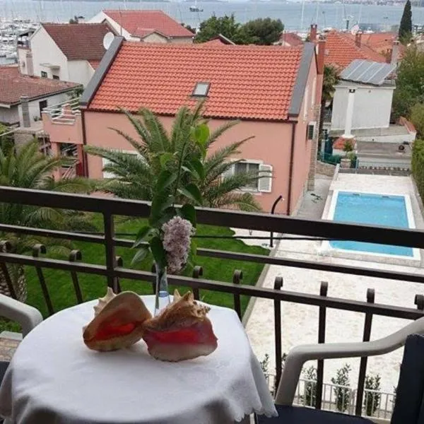 Guesthouse Adriatic, hótel í Biograd na Moru