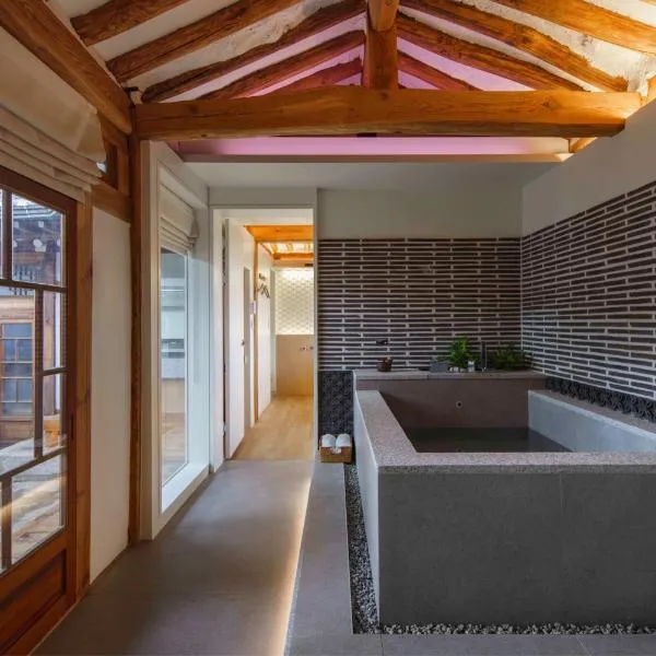 Luxury Hanok Bukchon Summit, hotel a Seul