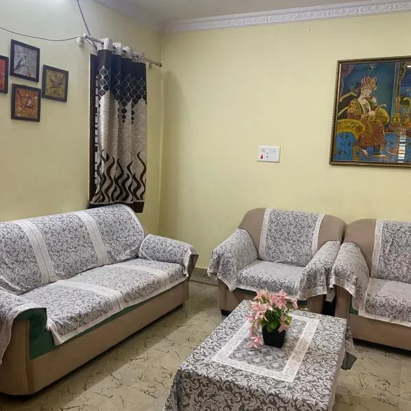 Ghar-fully furnished house with 2 Bedroom hall and kitchen, hotel in Hoskote