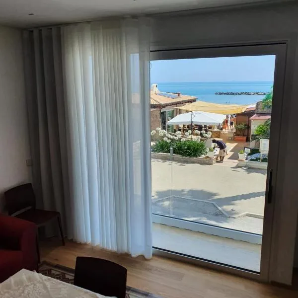Carboni Paradise Apartment, хотел в Купра Маритима