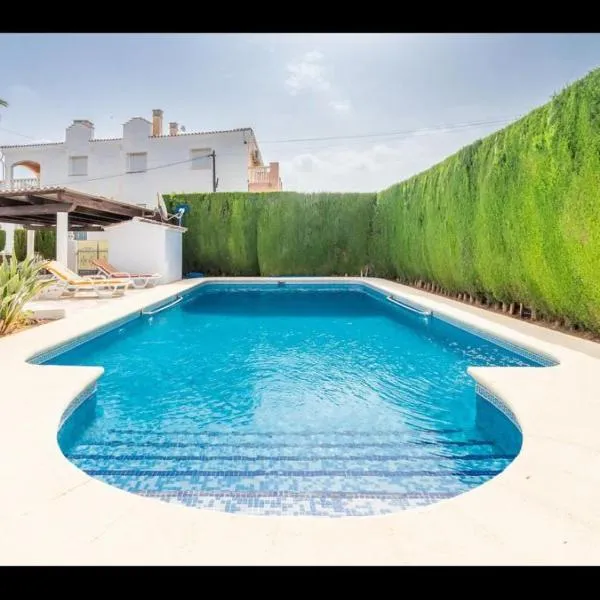 Spacious family home with Airco, private 5x10m pool, sandy beach 300m, free WiFi, hotel a Dénia