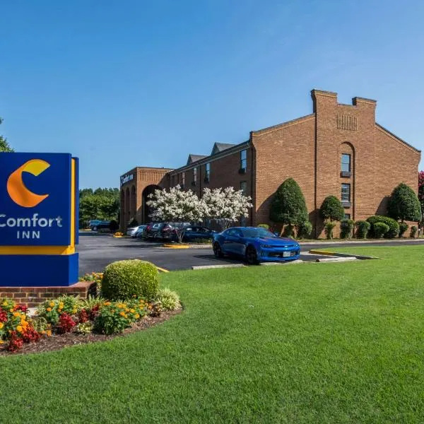 Comfort Inn Newport News - Hampton I-64، فندق في Stoney Brook Estates