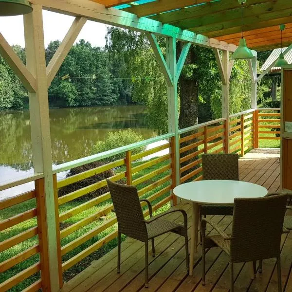 Chatová osada Slunečnice, Hotel in Vlčice