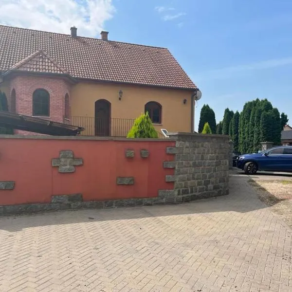 Sebe apartments 1, hotel v destinaci Holíč