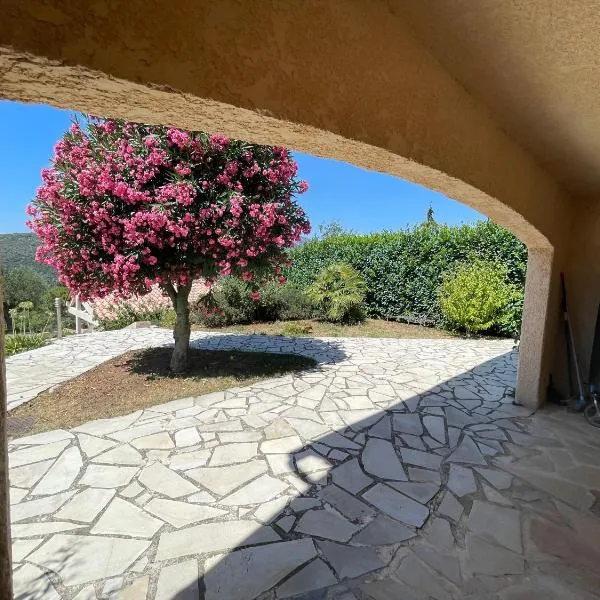 Rez de jardin, entre mer et montagne, hotel in Levens