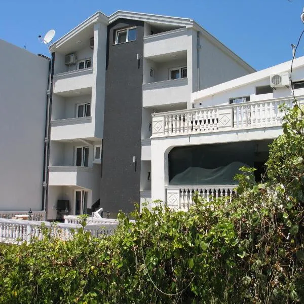 Guest House Dena, hotel di Dobra Voda