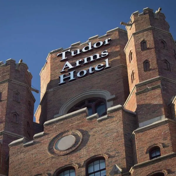 The Tudor Arms Hotel Cleveland - a DoubleTree by Hilton، فندق في كليفلاند