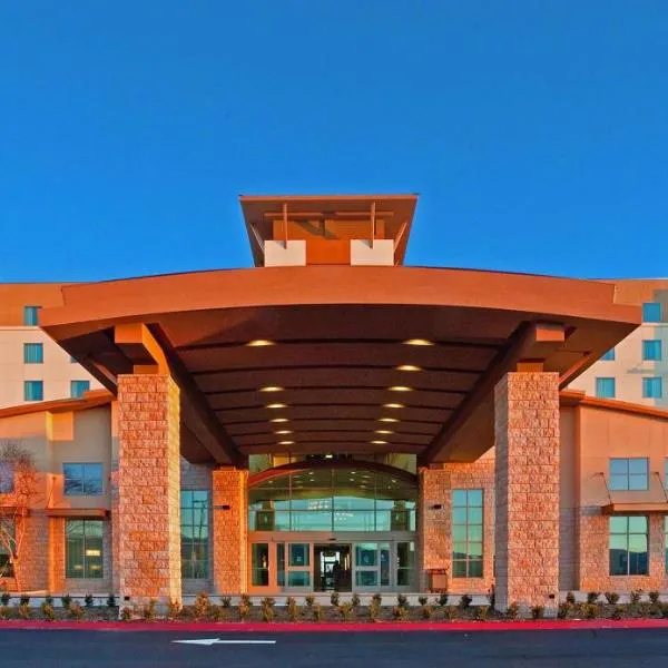 Embassy Suites Palmdale โรงแรมในRavenna