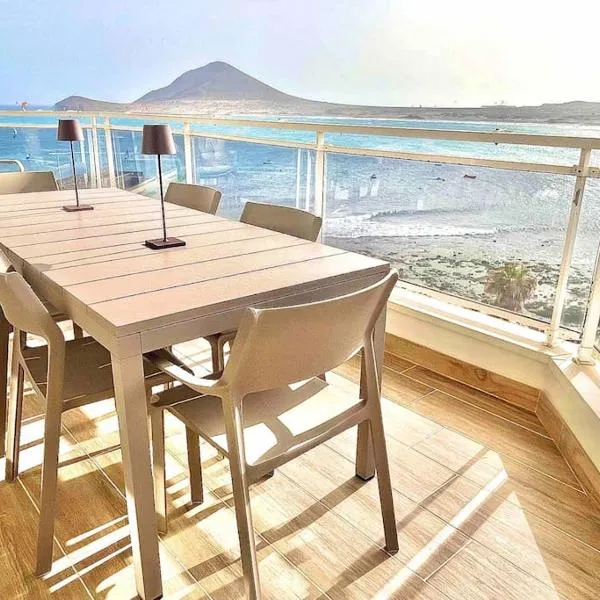Grand appartement de standing avec vue sur mer à Medano, Tenerife sud, hotel in La Tejita