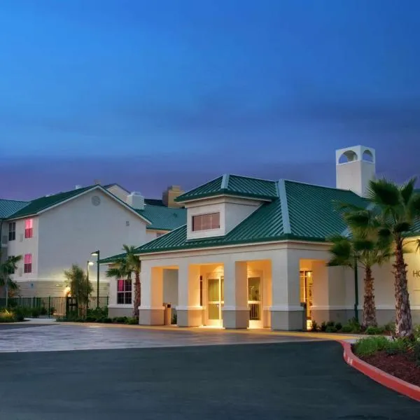 Homewood Suites by Hilton Sacramento Airport-Natomas โรงแรมในซาคราเมนโต