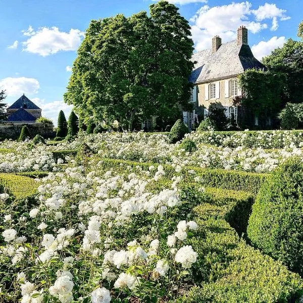 Chambres d'hôtes La Massonnière avec grand jardin - idéal familles, groupes et séjour nature - Sarthe, hotel in Saint-Christophe-en-Champagne