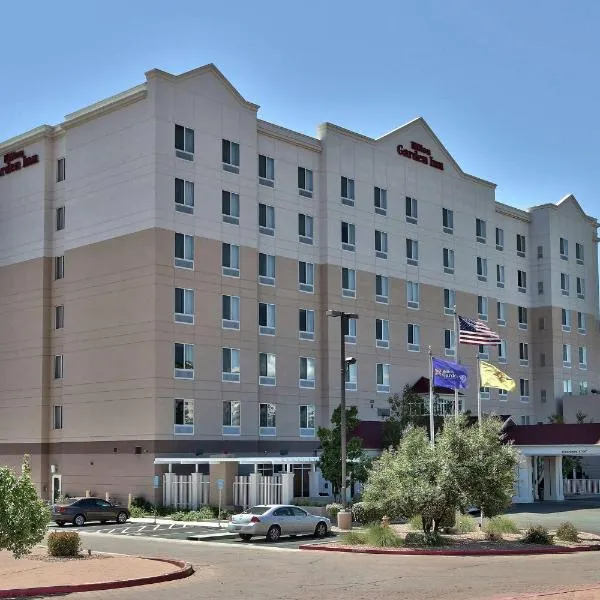 Hilton Garden Inn Albuquerque Uptown、Cedar Crestのホテル