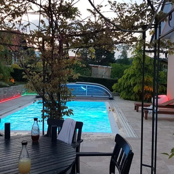 Ferienwohnung mit Pool an der Apfelstraße、Puch bei Weizのホテル