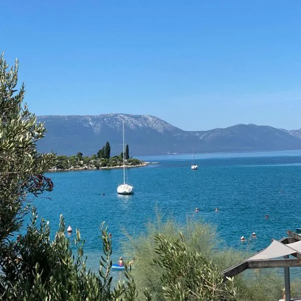 2 bed Comfy Gem: Functional, Ideal Location, Steps to the Beach, hotell sihtkohas Blace