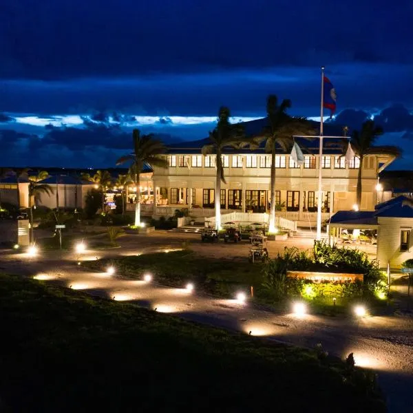 Mahogany Bay Resort and Beach Club, Curio Collection, hotel in San Pedro