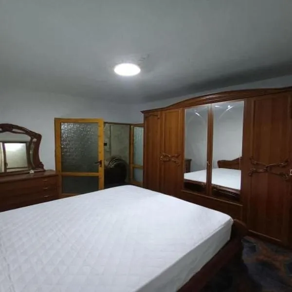 first floor ap for rent 1+1, hotel in Kamenicë