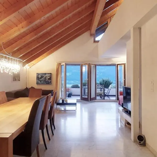 HeidiHoliday-Jenins Grand Maisonette-Attika mit Office & Relax-Bereich, Aussenparkplatz & Garage, geschützte Sonnen-Panoramaterrasse, Aufgewertet 2024, hotel v destinaci Jenins