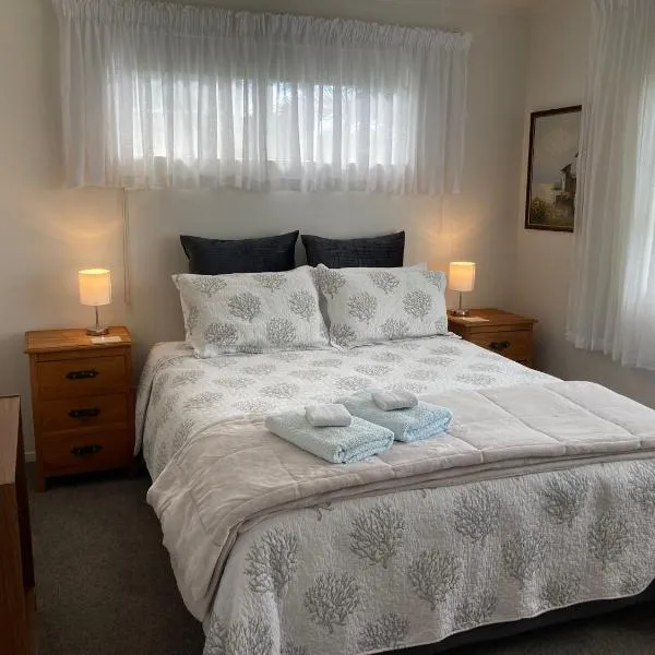 Pukehina Room 4 Two, hotel in Pukehina