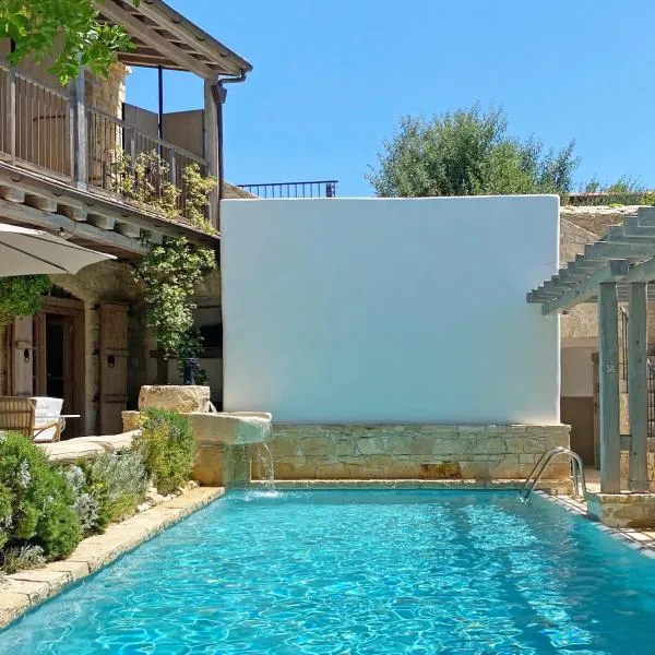 Apokryfo Traditional Guesthouse, hotel v destinaci Lofou