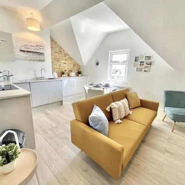 Stunning Beachside Luxury Porthcawl 1 bedroom Apt, Parking, Prime Location, hotel in Porthcawl