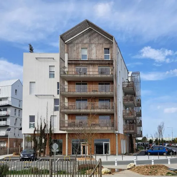 bel appartement avec terrasse – hotel w mieście Lagord
