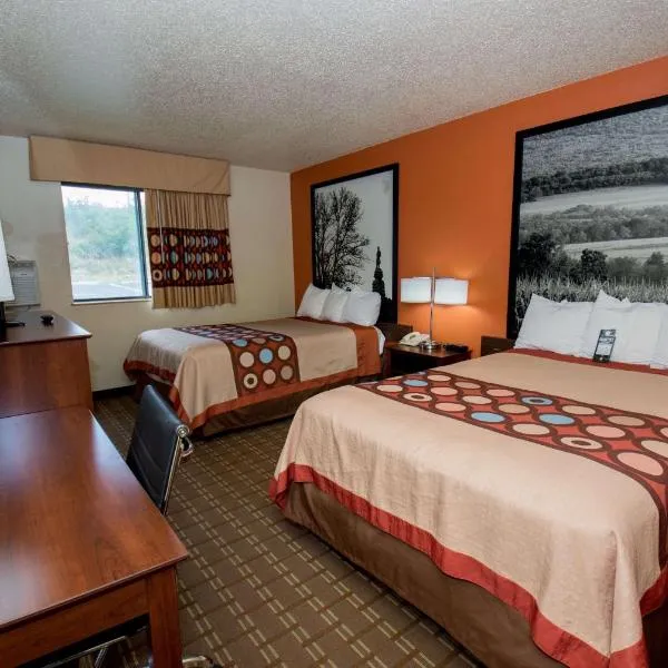 Super 8 by Wyndham Altoona, hotell i Hollidaysburg