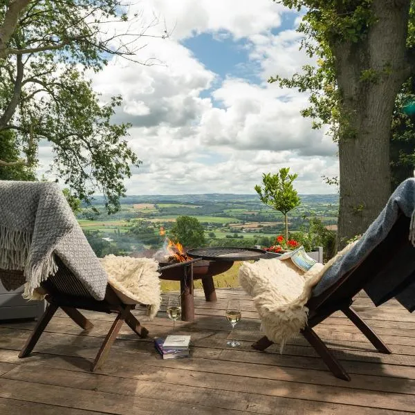 Tilbury Shepherd Huts with Hot Tubs Plus Holiday Cottages、West Bagboroughのホテル