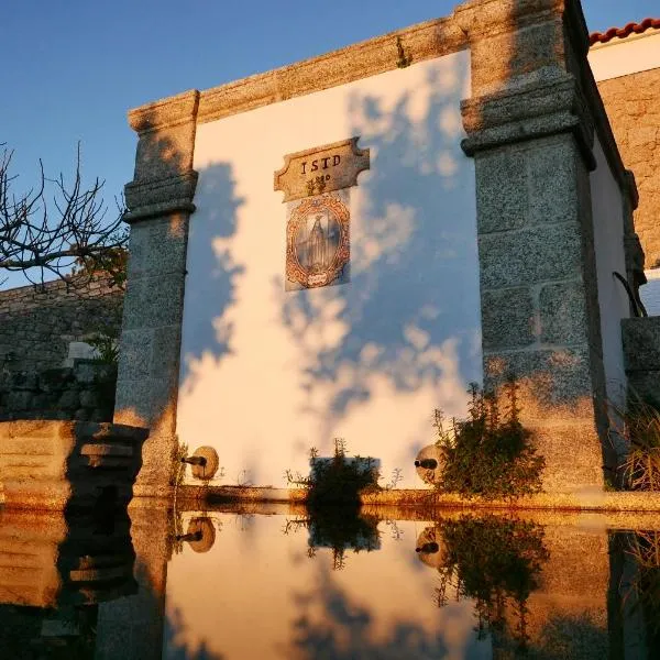 Casa do Meio em Quinta de São Pedro de Vir-a-Corça, hotel in Monsanto