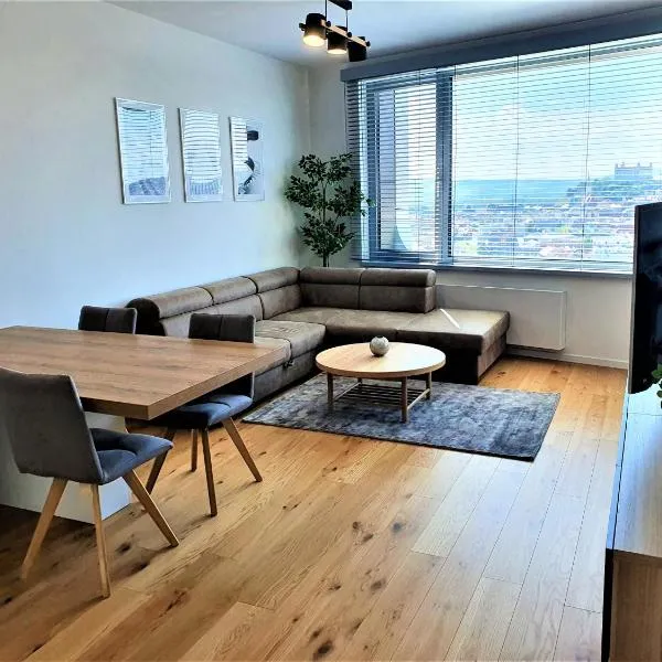 Prestigious SKY PARK apartment - top city view - Traveller awards 2024, hotel v destinaci Bratislava