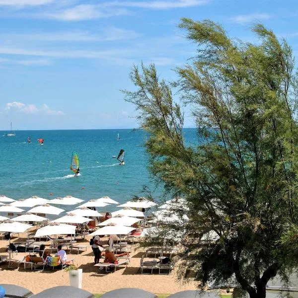 Brezza di mare appartamento fronte spiaggia, hôtel à Formia