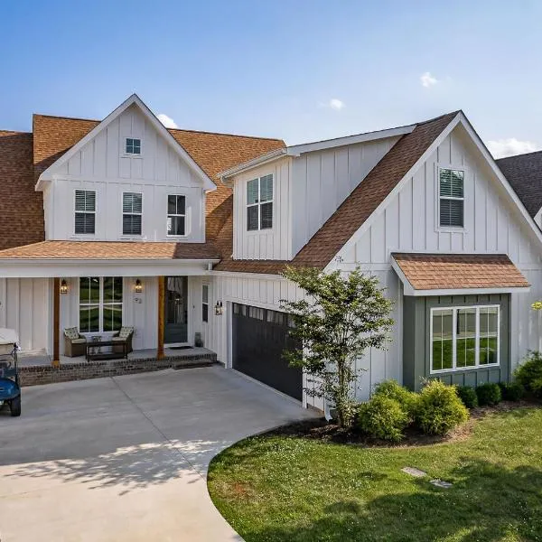 Lake Home Retreat w/Lake/Marina Access Golf Cart, Hotel in Winchester