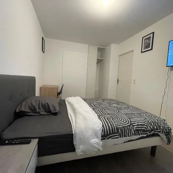 Chambre cosy dans appartement neuf tout équipé โรงแรมในวิลล์มงบ์